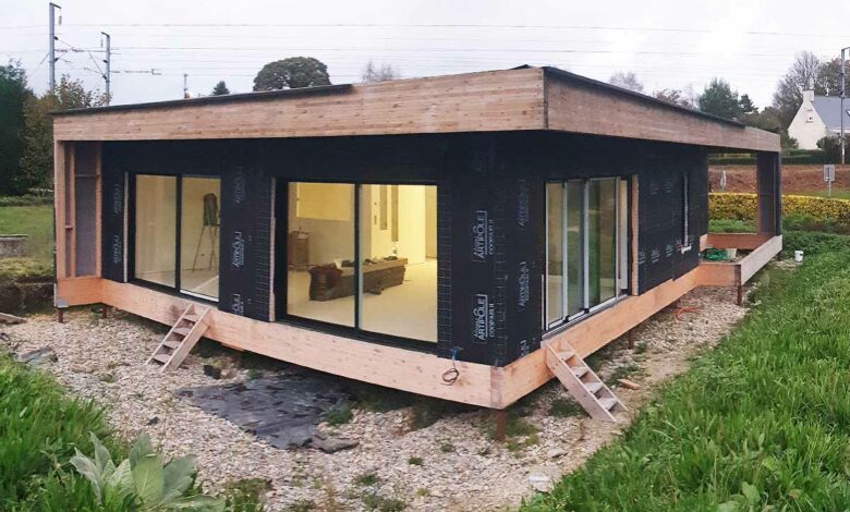 Neozone, maison passive, ils construisent leur habitation en carton (et sans béton) en trois jours seulement